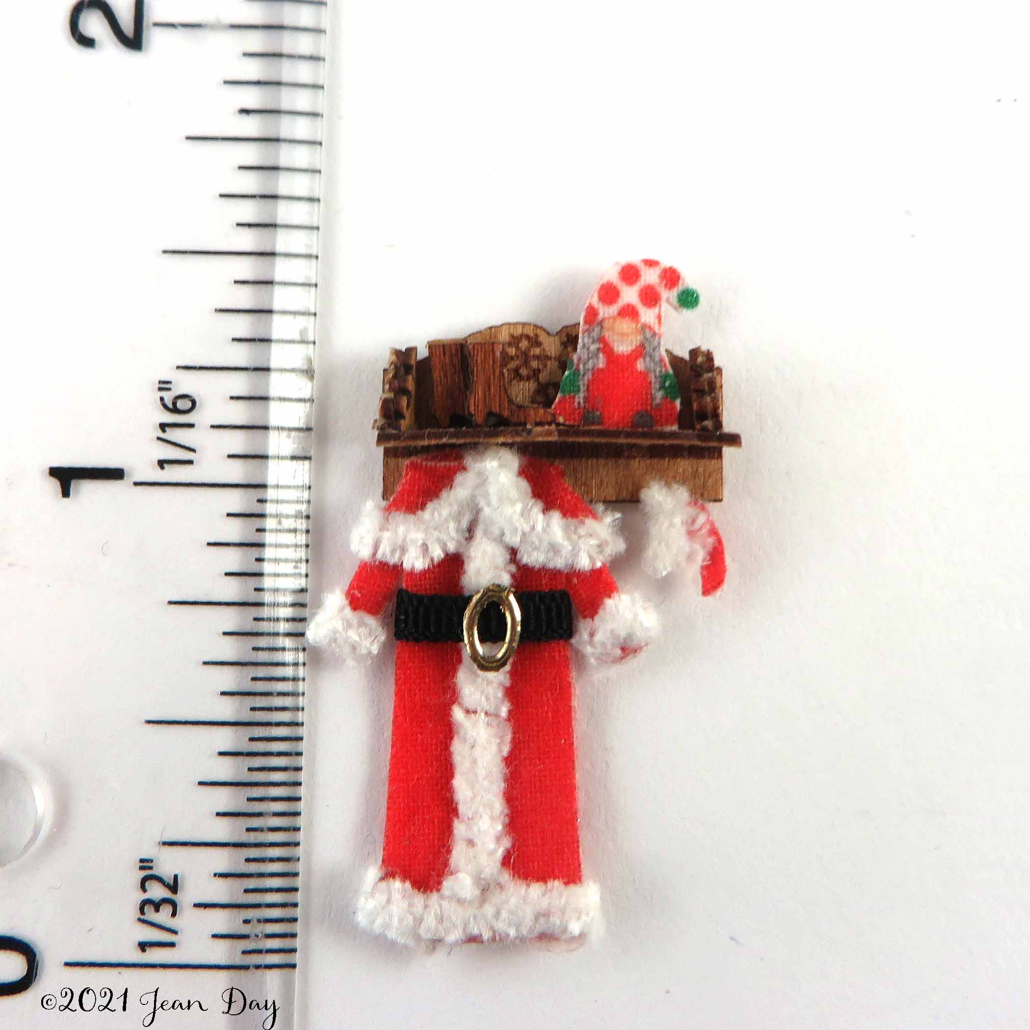 Mrs Claus Outfit and Shelf1:48 LC135